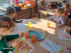 kącik twórczy - malujemy "mokre w mokre"