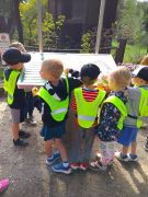 Dzieci w zoo