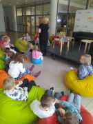 W bibliotece
