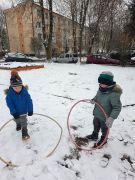 Chłopcy z hula hop