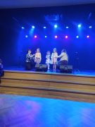 Dziewczynki śpiewają 